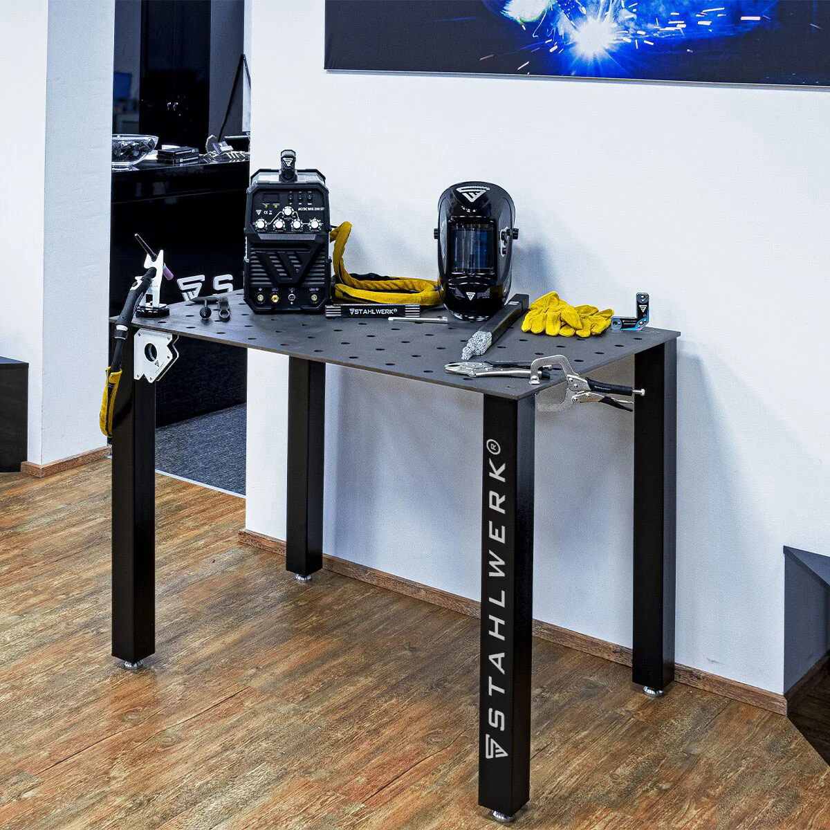 STAHLWERK Schweißtisch Montagetisch DIY-Bausatz mit massiver 12 mm Arbeitsplatte hochbelastbarer S355 Stahl, pulverbeschichtete Beine, nivellierbare Edelstahlfüße, Tragkraft bis 1,5 t - Image 10