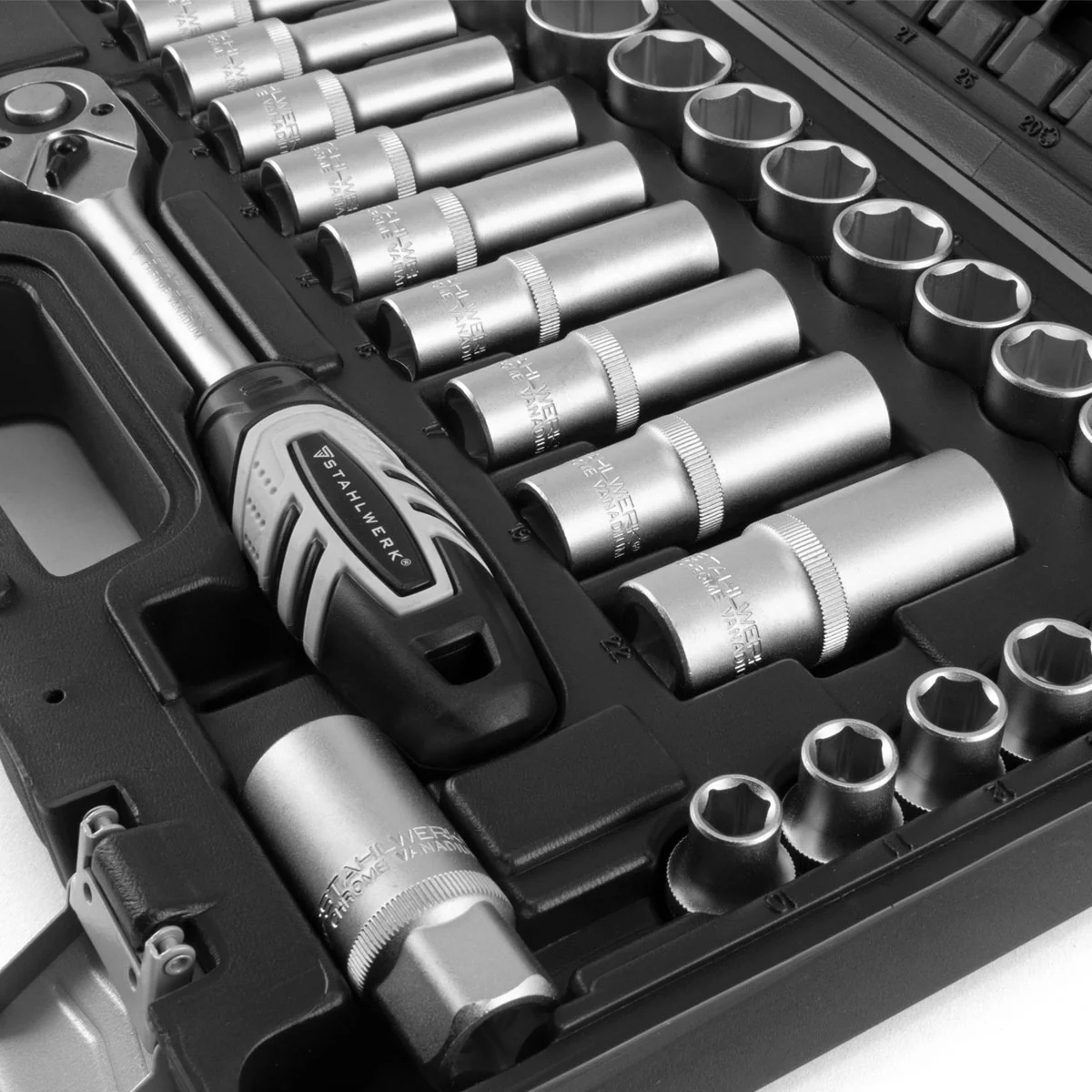 STAHLWERK 60-teiliger Profi-Ratschenkasten mit 1/2 Zoll Umschaltknarre aus Chrom- Vanadium-Stahl 72 Zähne inklusive Steckschlüssel- und Bit-Set S2-Stahl - Image 5