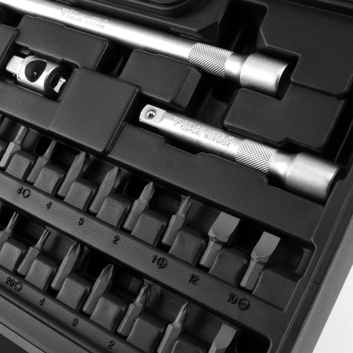 STAHLWERK 60-teiliger Profi-Ratschenkasten mit 1/2 Zoll Umschaltknarre aus Chrom- Vanadium-Stahl 72 Zähne inklusive Steckschlüssel- und Bit-Set S2-Stahl - Image 7