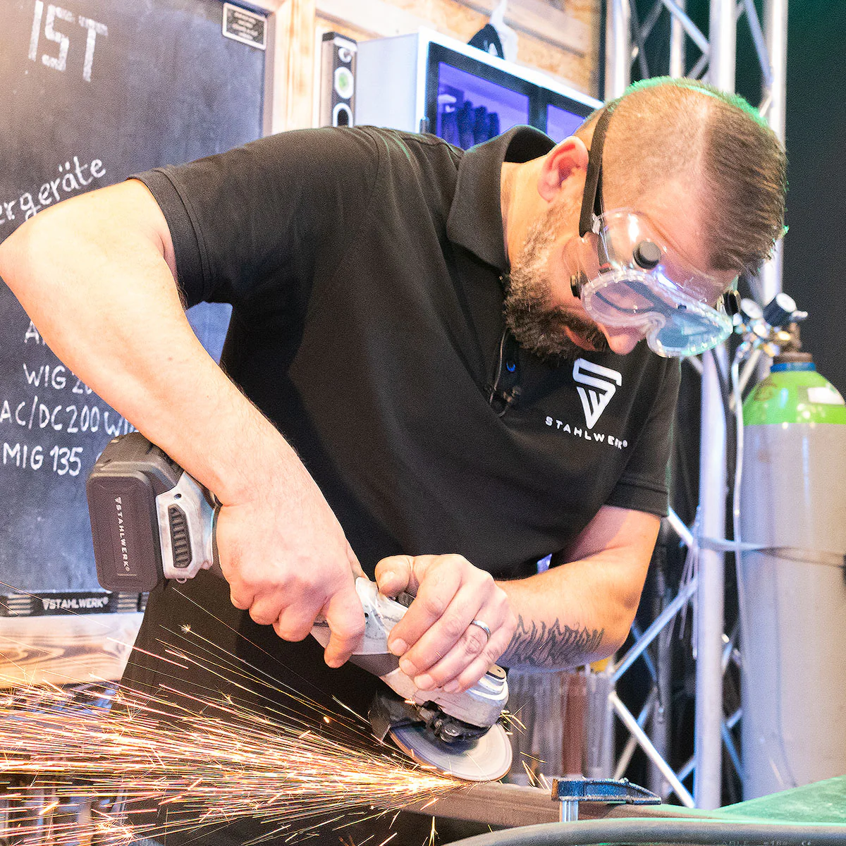 STAHLWERK 3er Set Schutzbrille Korbbrille Überbrille mit flexiblem Halteband / Arbeitsschutzausrüstung - Image 5