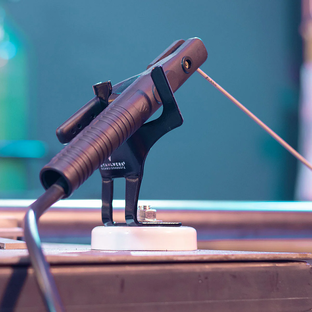 STAHLWERK Halter mit Magnetfuß für Schweißelektroden-Zangen / Elektrodenzangen-Halterung, hochwertig lackiert - Image 5