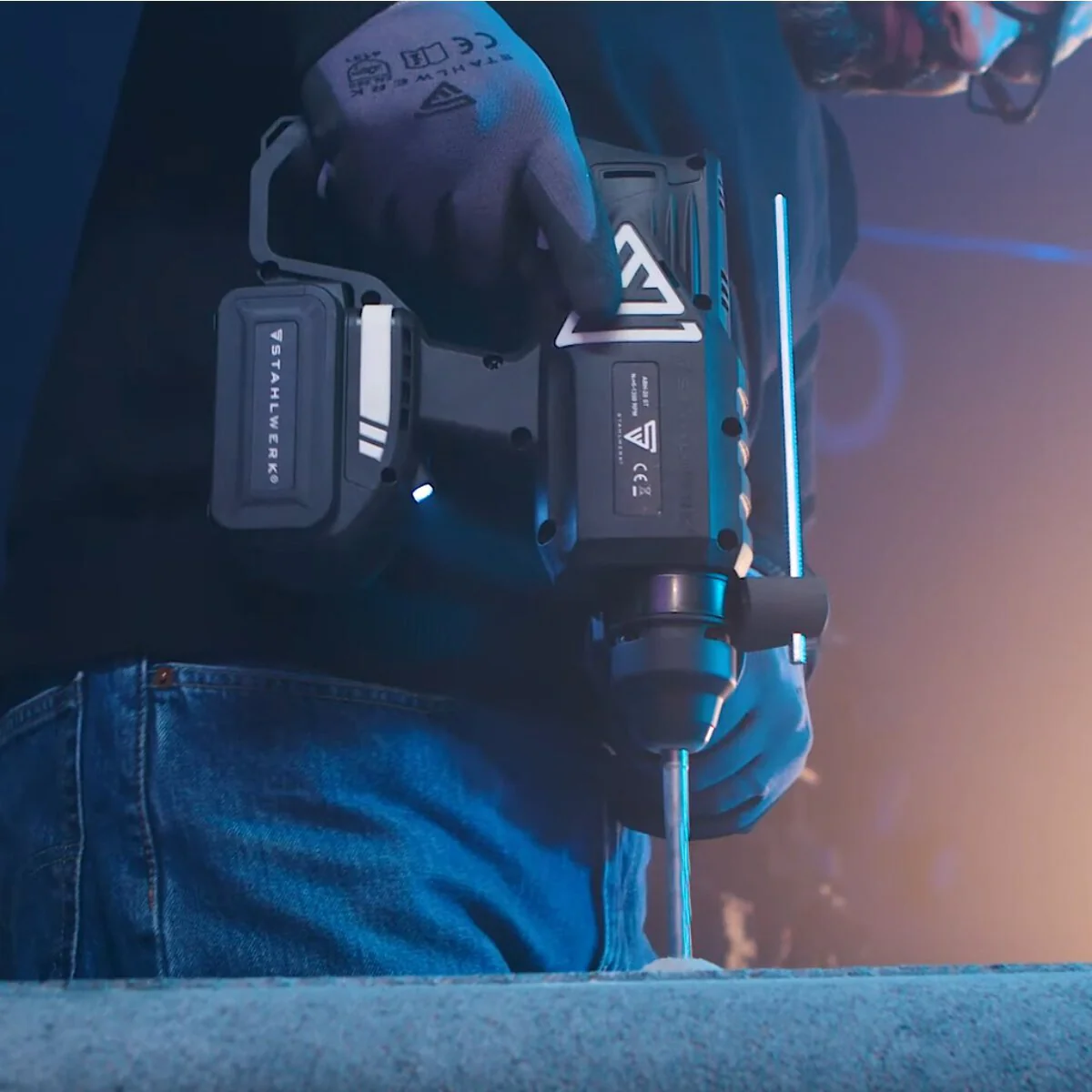 STAHLWERK Ladegerät BC-90 ST Akku Schnellladegerät | Charger mit 3 A Ladestrom und LED-Anzeige für 18 V | 20 V Li-Ion Akkus von Akkuschraubern, Akkubohrern, Akkuwinkelschleifern, Akkusägen - Image 7